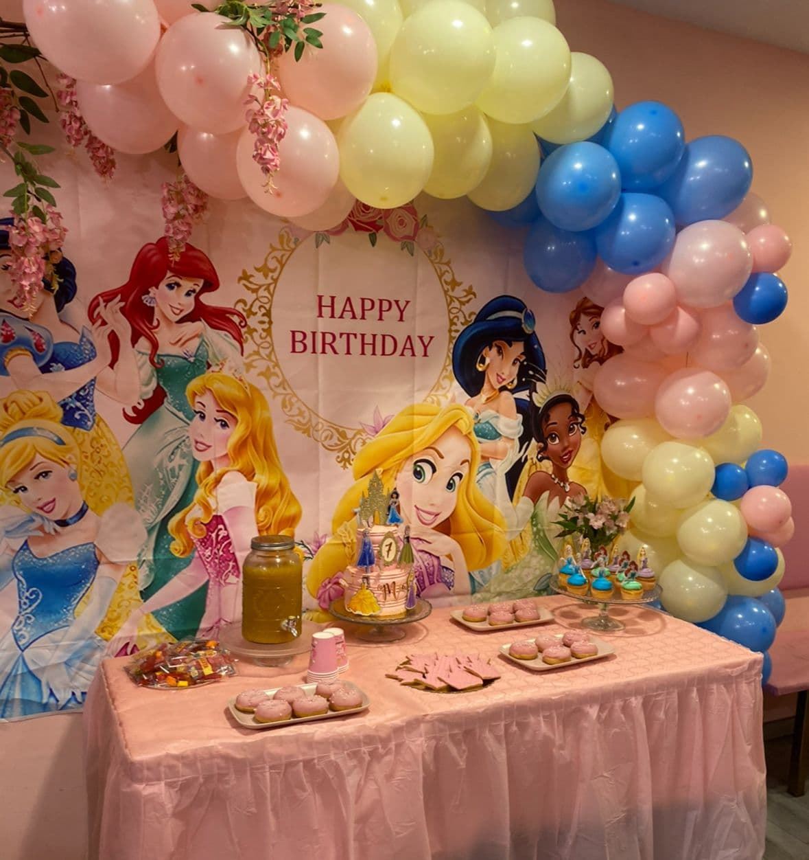 Mesa dulce personalizada cumpleaños princesas - Imagen 1