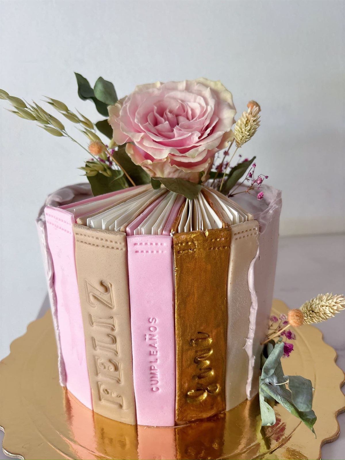 Tarta personalizada delicada - Imagen 1