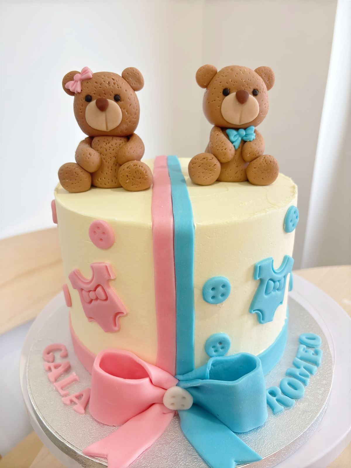 Tarta personalizada hermanos - Imagen 1