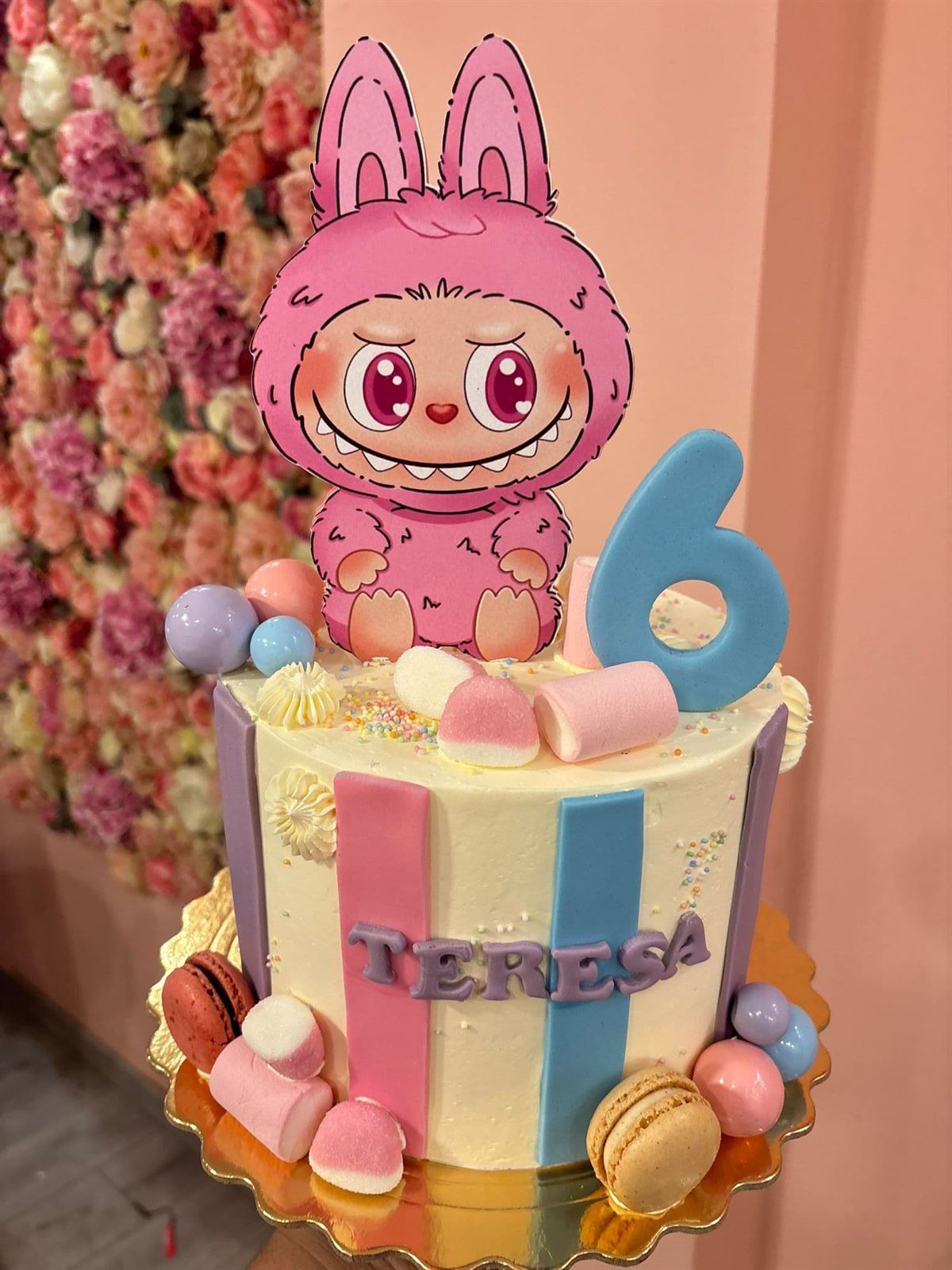 Tarta personalizada Labubu - Imagen 1